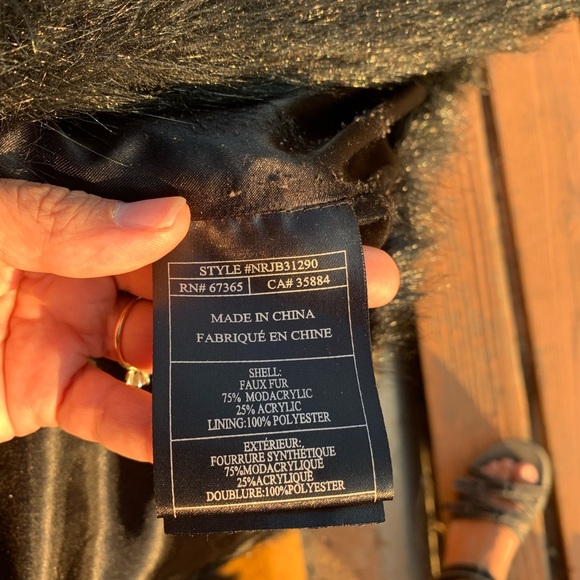 JACK bb Dakota Faux Fur Vest Black -Medium - Picture 5 of 5